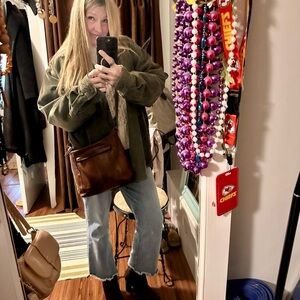 Meet your Posher, Dee dee